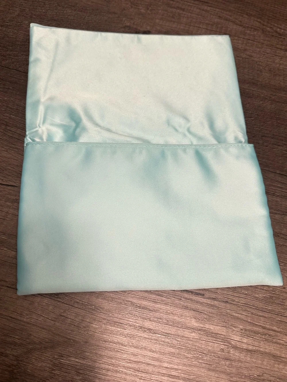 GWP Gucci Beauty Light Blue Satin Cosmetic Pouch